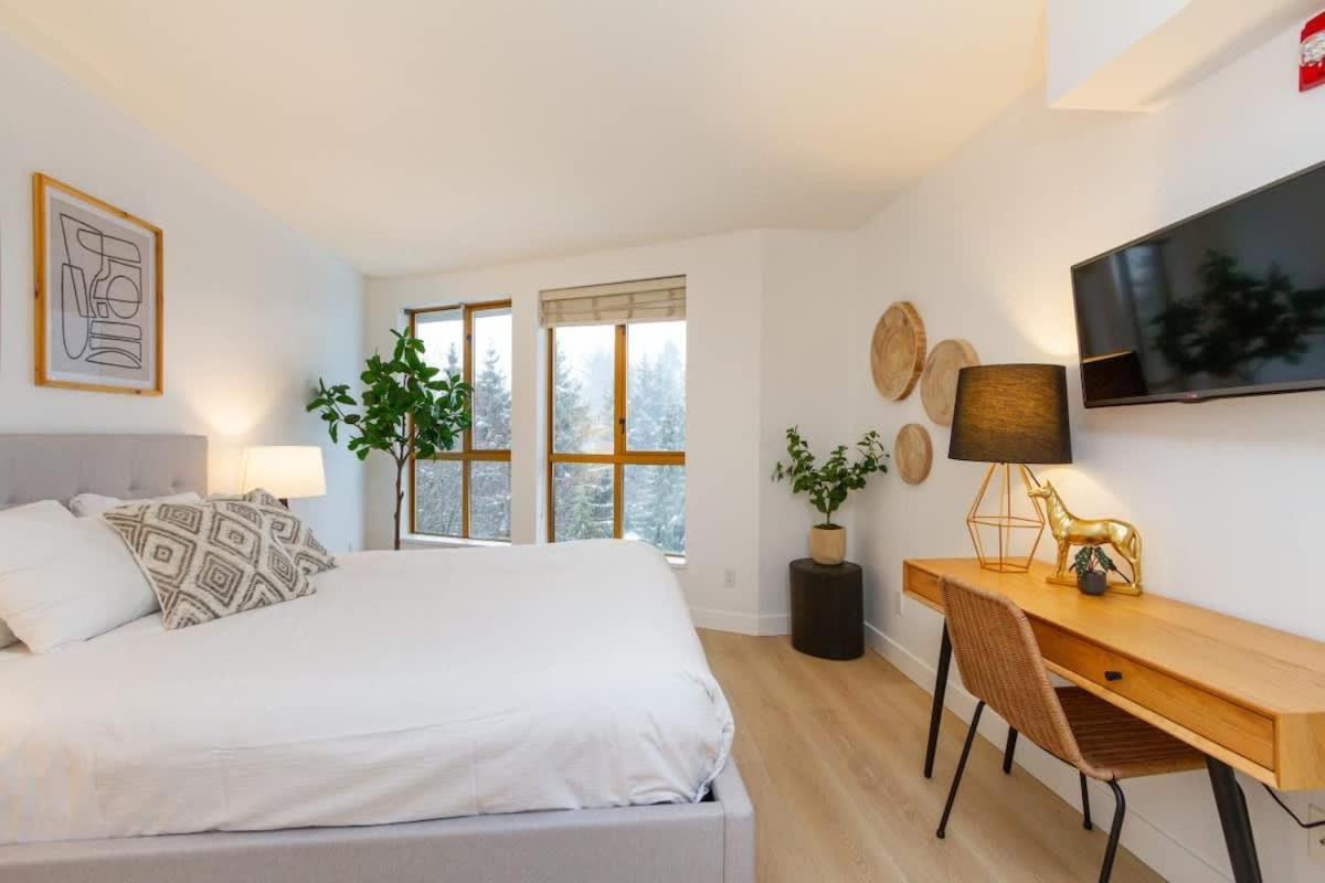 Renovated 1Bed-1Bath In Village With Pool, Hot Tub, And Sauna Whistler Exterior foto